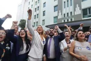 Foto de Almir Reis e Fernanda Resende em ato de lanççamento da Chapa Renova OAB.