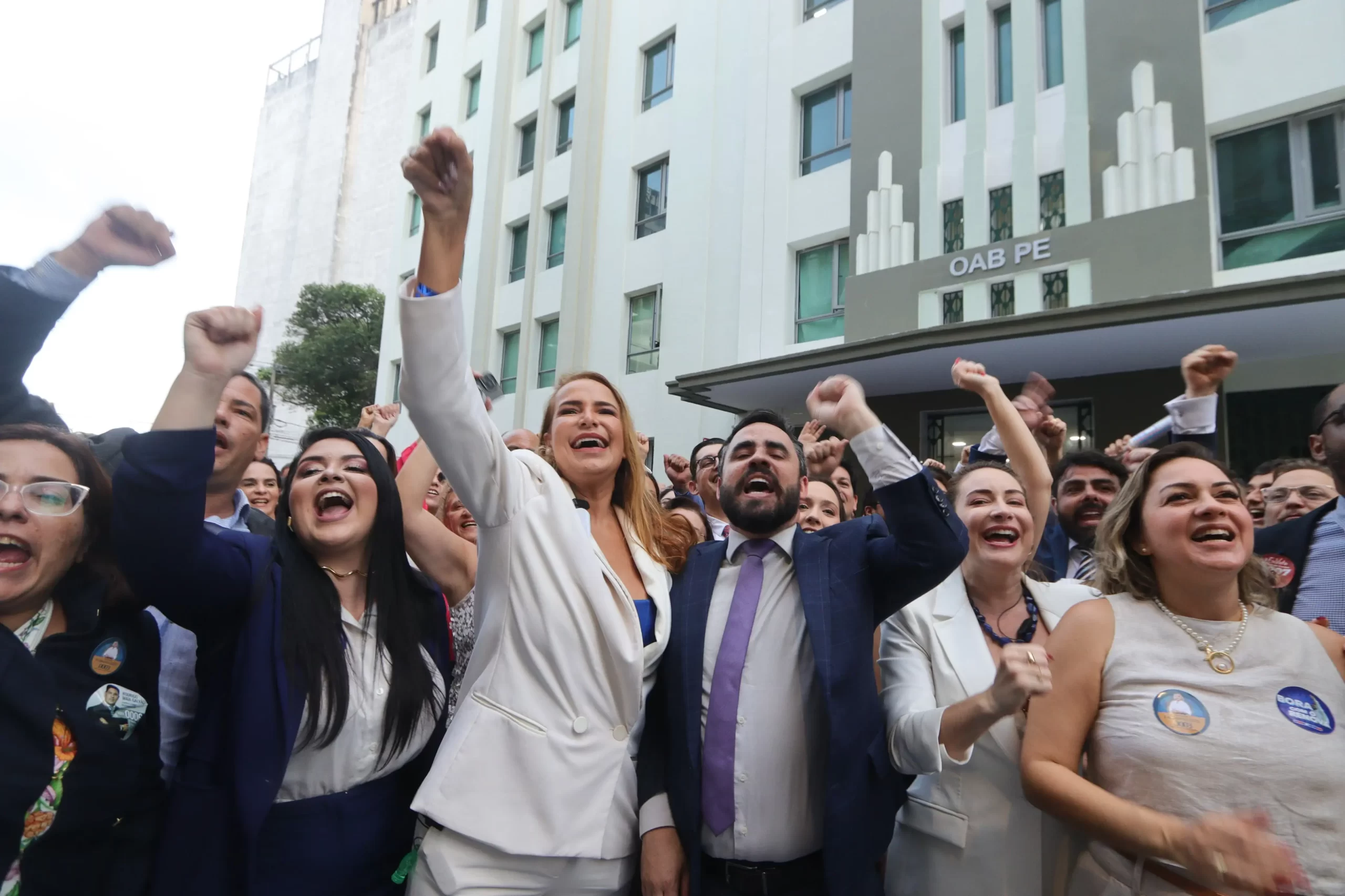 Foto de Almir Reis e Fernanda Resende em ato de lanççamento da Chapa Renova OAB.